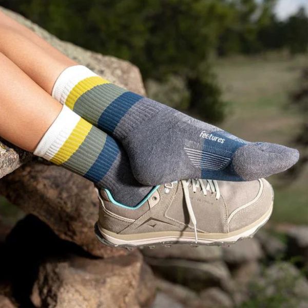 Feetures-Socks-Trail-Max-Cushion-Mini-Crew-Ascent-Gray-Blue-Mountains-Running-Co